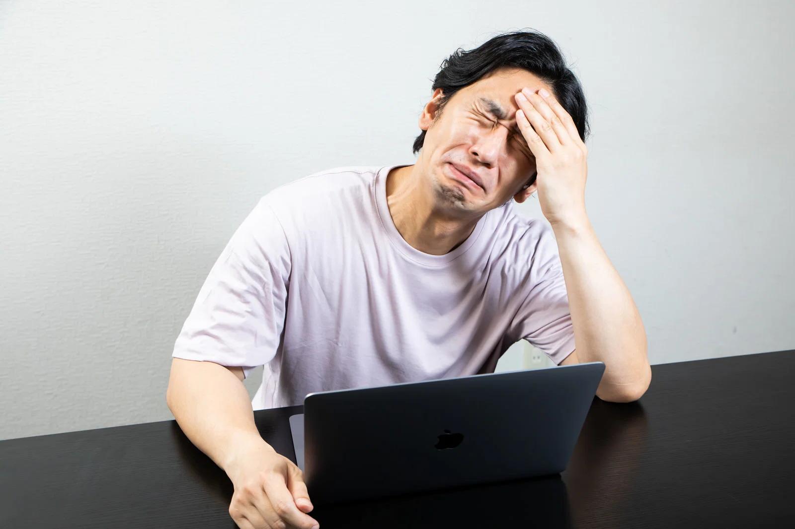 収穫しすぎて弱ったアスパラ株の畑の様子