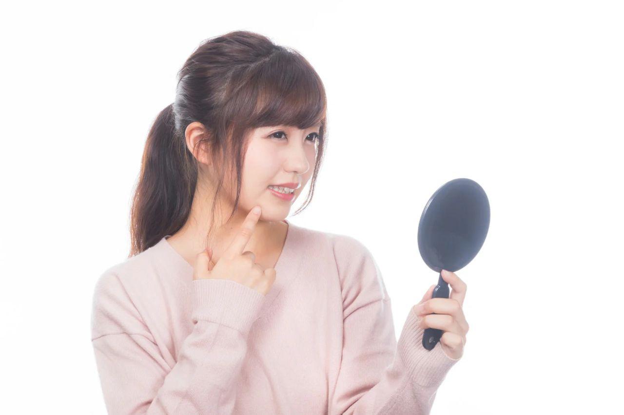 破れたネットや隙間のあるサヤエンドウ防護の例