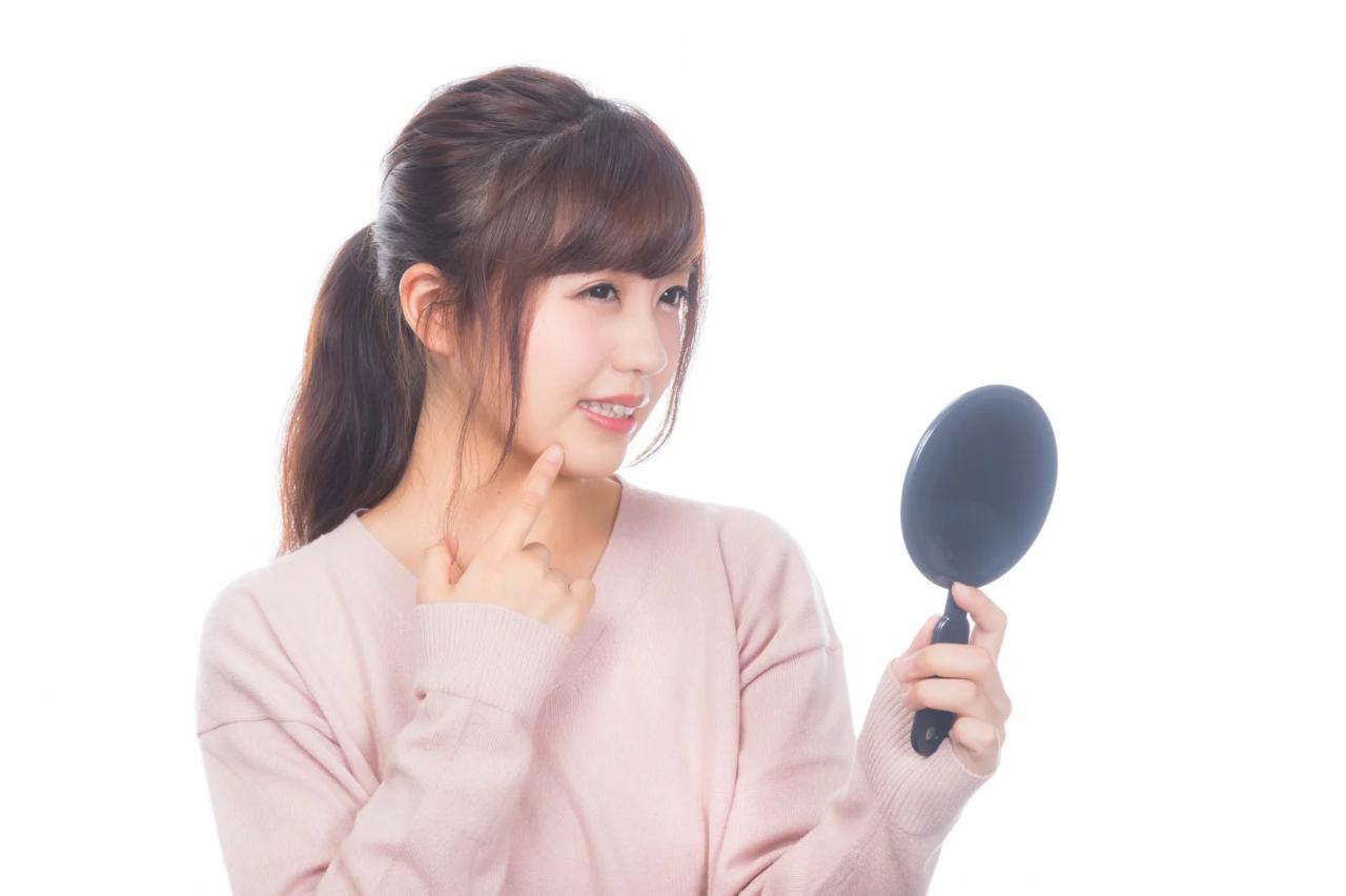 注意マークと共に、連作メロン栽培の失敗例と対策が示されたイラスト